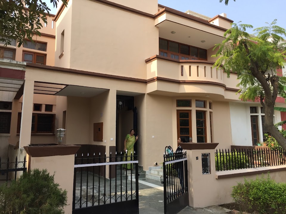 Avish consultants office