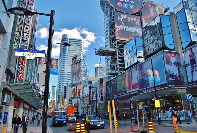 Boarding Canada visa services office