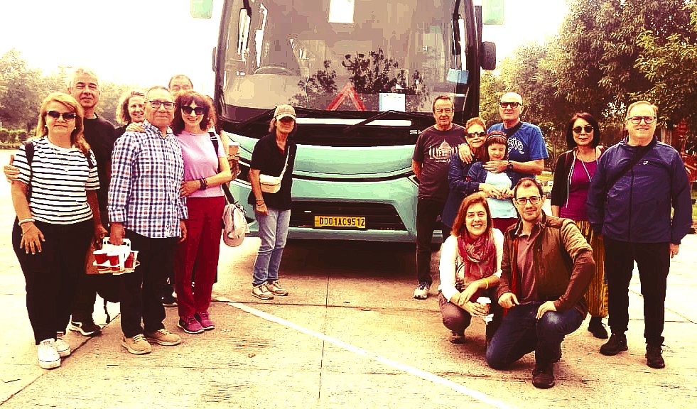 Greater Noida Tour & Travels. office