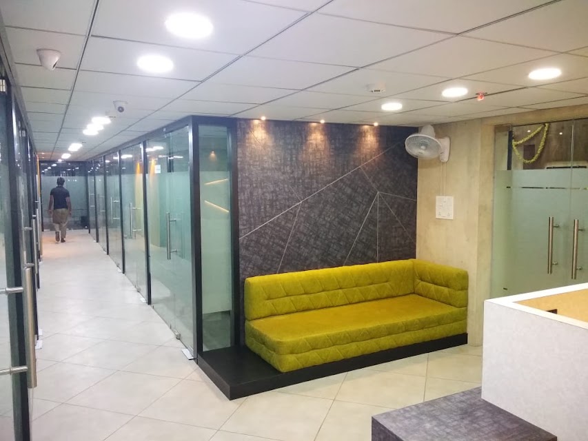 HULLOR TOURS & TRAVELS office