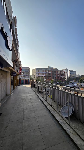 MakeMyTrip Holidays Store - Gala Gymkhana Road office