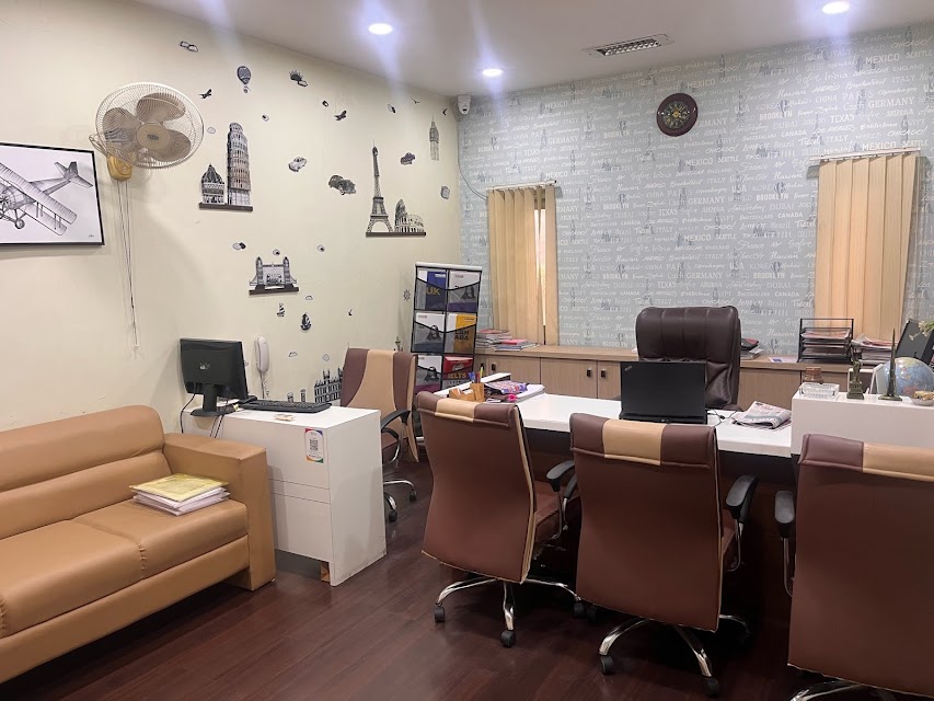 Pyramid Overseas Education - Maninagar office