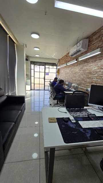 TRAVEL THE WORLD office