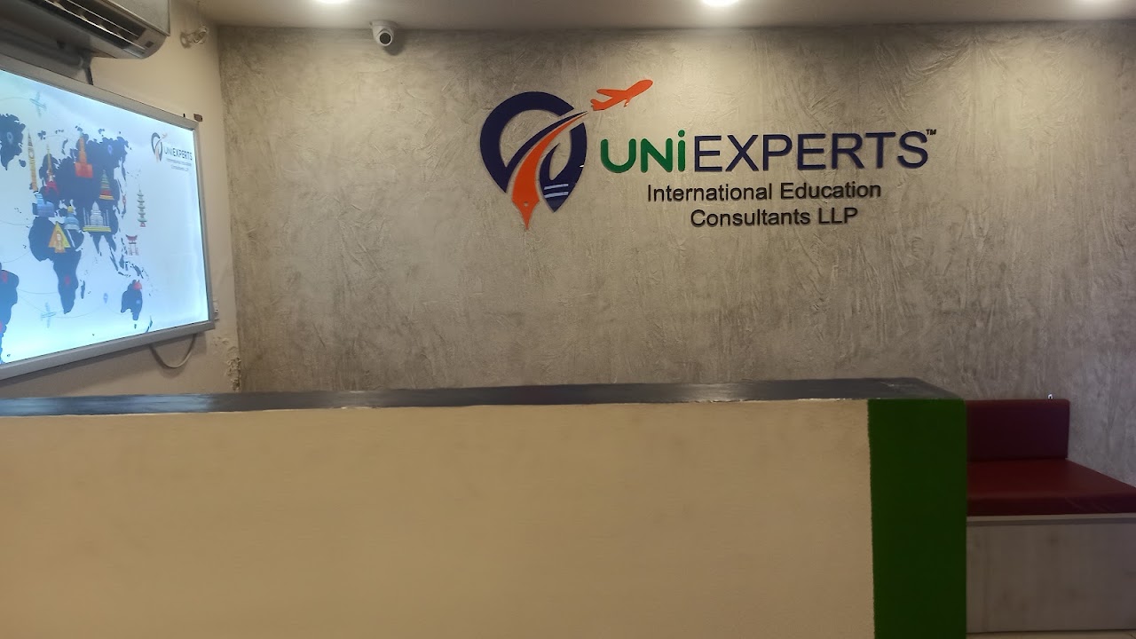 Uniexperts Group photo 3